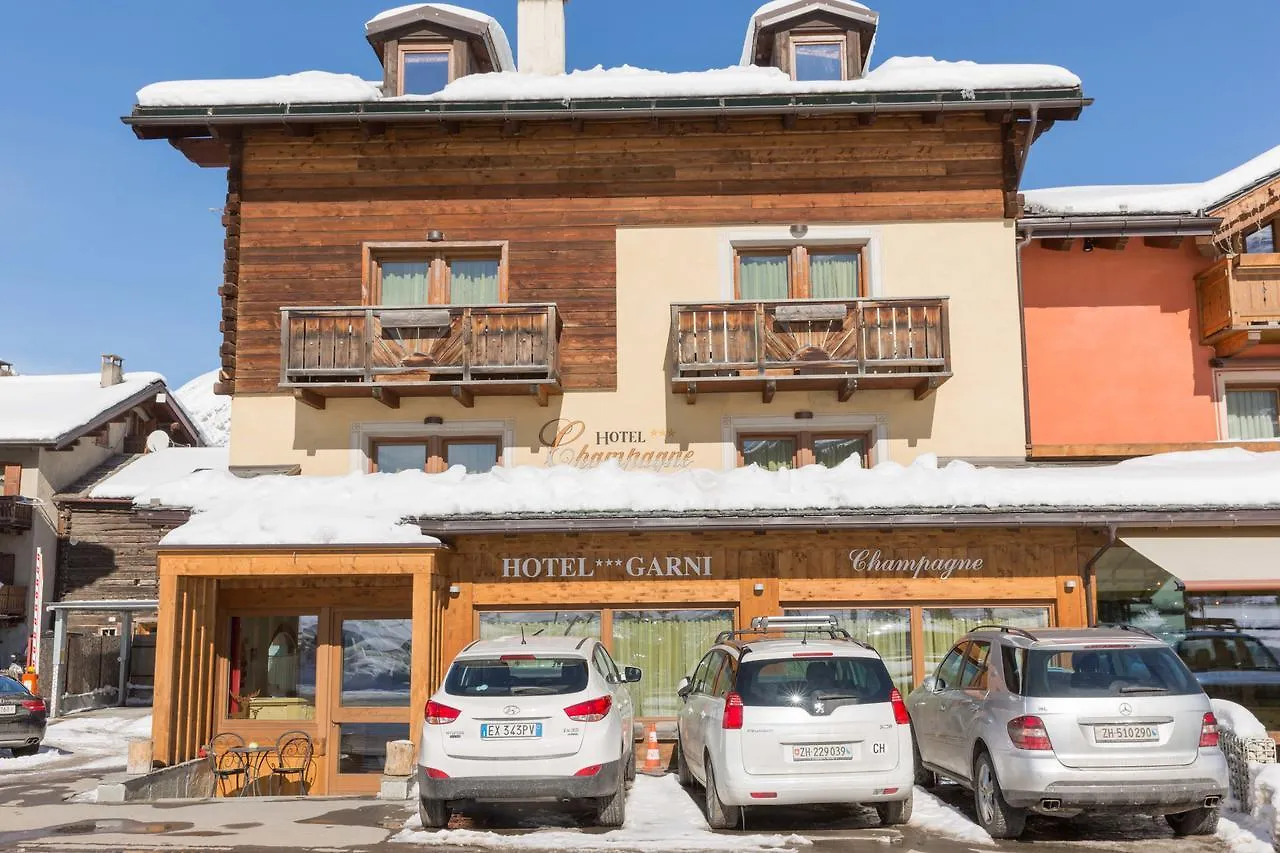 Hotel Champagne Livigno 3*,  İtalya